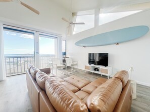 Smart TV, computer monitors