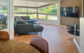 Living area - Stunning home in Oksbøl with sauna (Oksbøl)