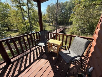 Cozy Riverfront Cabin