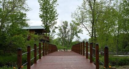 Cozy Riverfront Fish Cabin