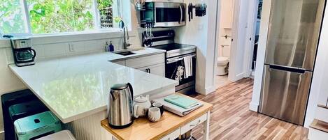 Micro-ondes, four, plaque de cuisson, lave-vaisselle