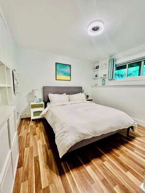 2 bedrooms, iron/ironing board, Internet, bed sheets