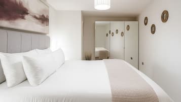 2 quartos, ferros/tábuas de passar roupa, Wi-Fi, roupa de cama