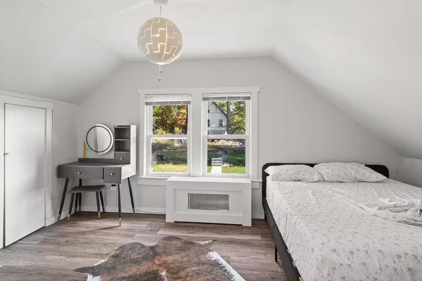 3 bedrooms, desk, iron/ironing board, free WiFi