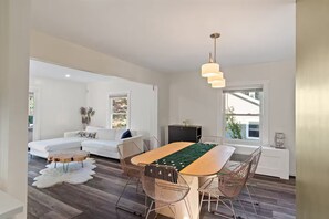 Dining - Lovely house in Tarrytown (Tarrytown)