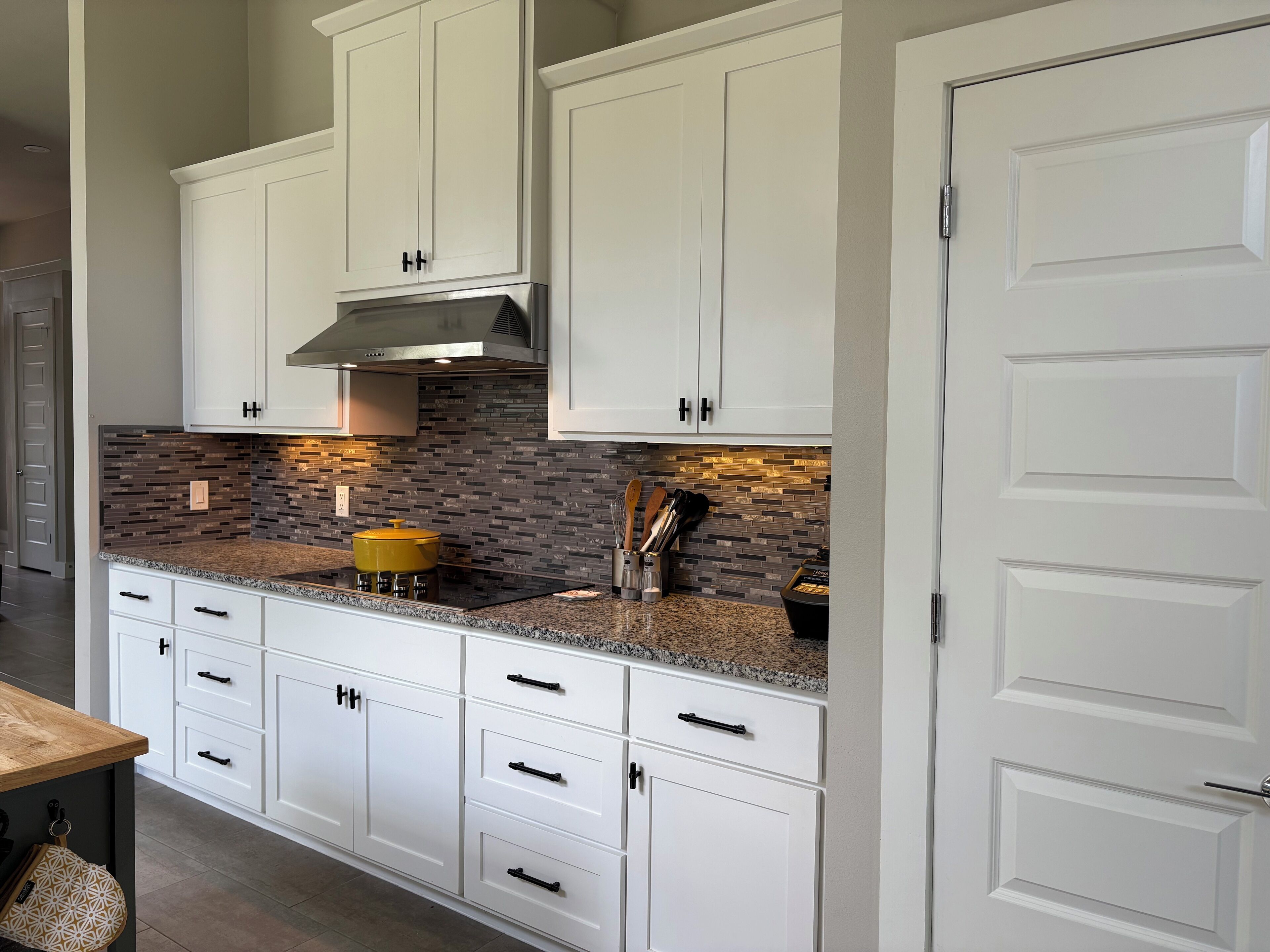 Micro-ondes, four, plaque de cuisson, lave-vaisselle