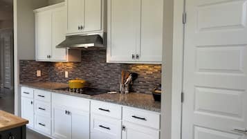 Micro-ondes, four, plaque de cuisson, lave-vaisselle