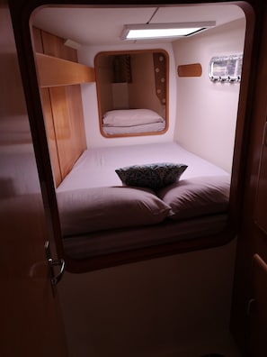 WiFi, bed sheets