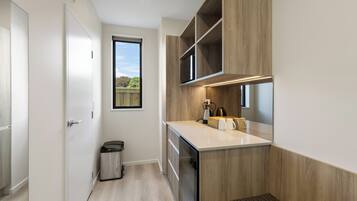 Mini réfrigérateur, micro-ondes