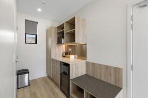 Frigobar, micro-ondas