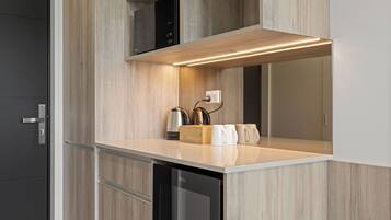 Chambre Double Deluxe | Cuisine privée | Mini réfrigérateur, micro-ondes