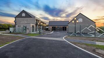 Vista frontal de la propiedad