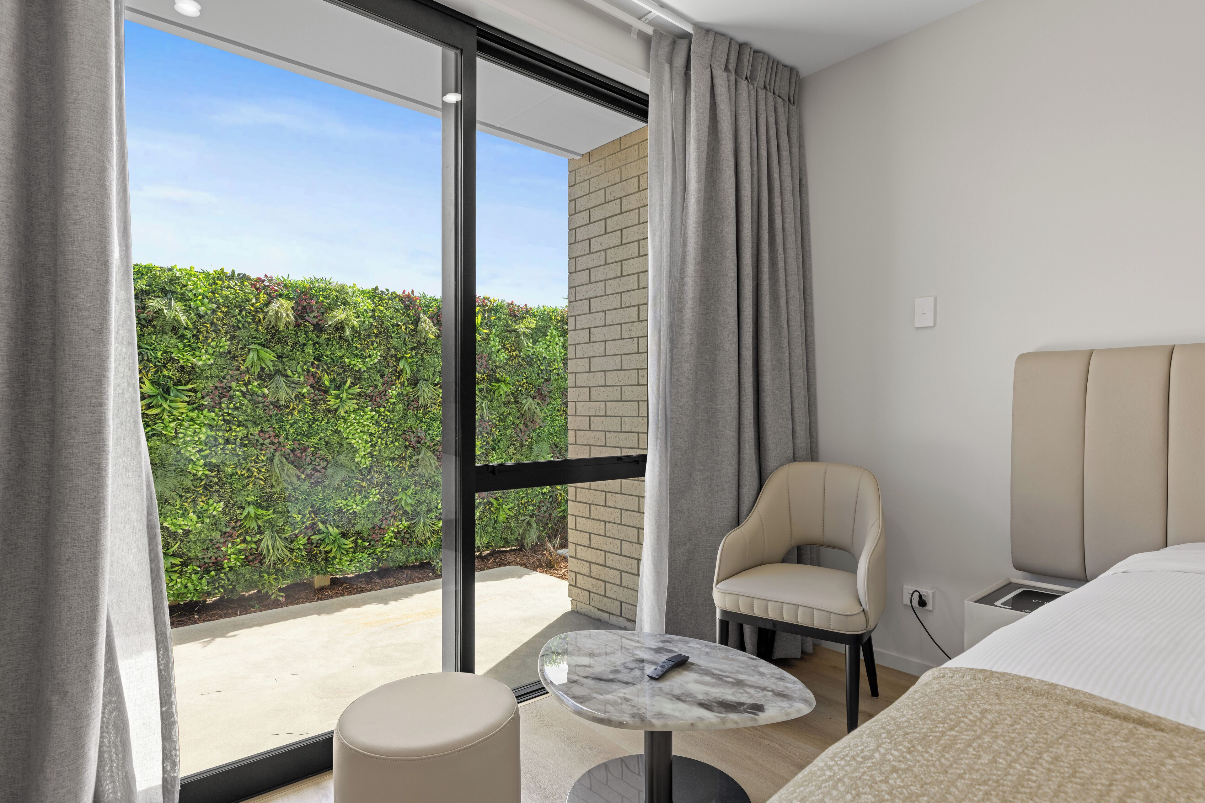 Deluxe Double Room | Living area