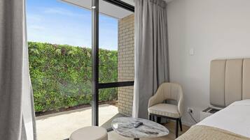 Deluxe Double Room | Living area