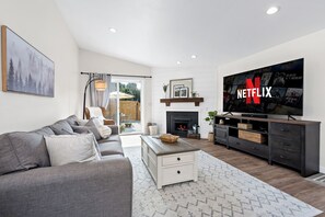 تلفزيون ذكي، مدفأة، كُتُب