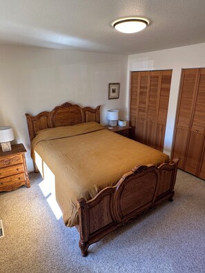 3 habitaciones, tabla de planchar con plancha, wifi y ropa de cama