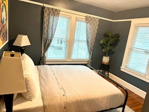 4 habitaciones, tabla de planchar con plancha, cuna de viaje y wifi