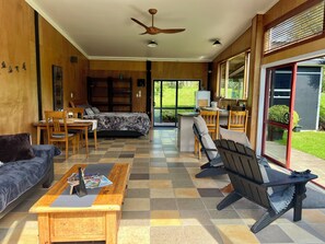 1 غرفة نوم ومكواة/لوح كي وواي فاي وملاءات أسرّة