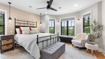 4 bedrooms, desk, iron/ironing board, travel crib