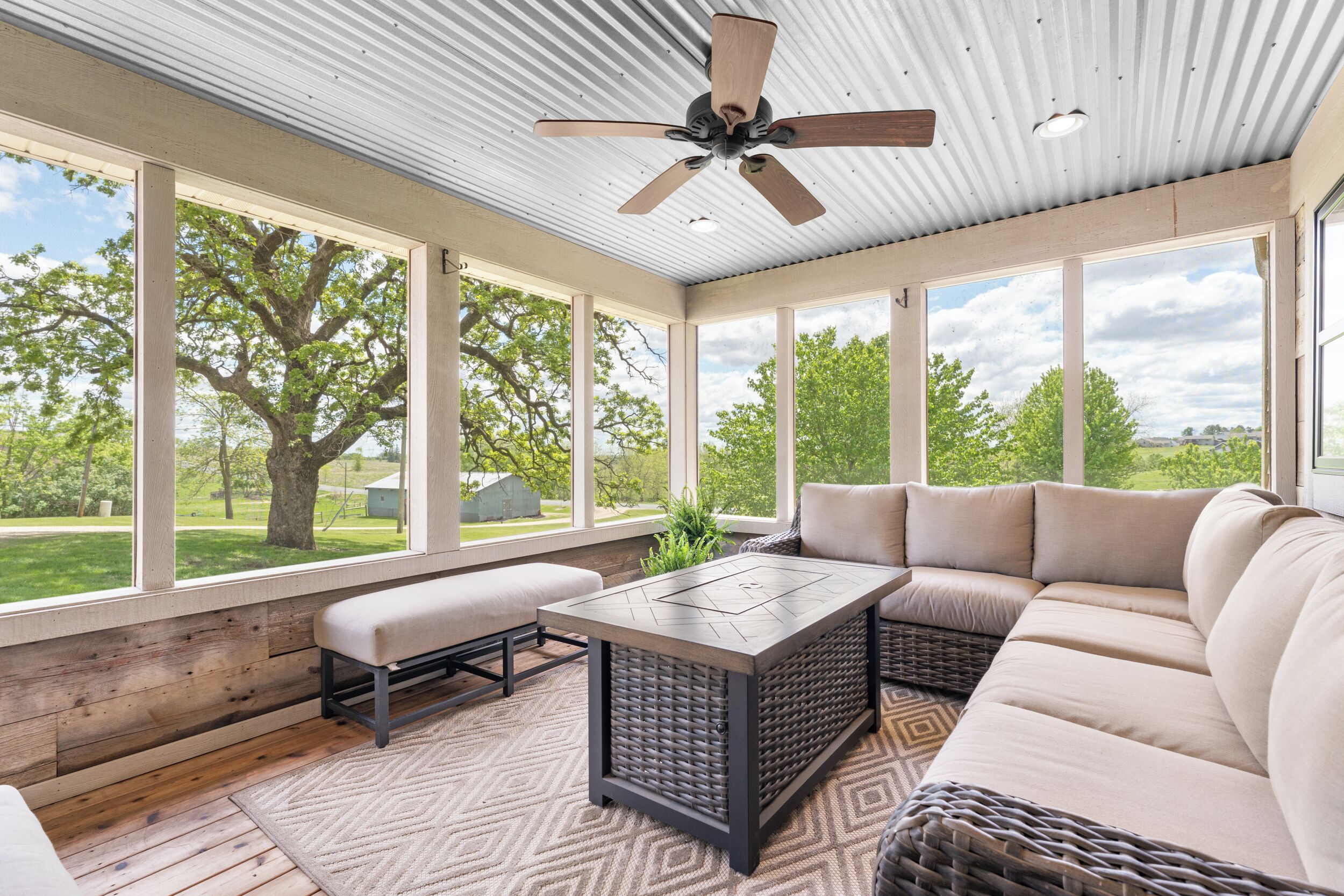 TV connectée, cheminée, jeux vidéo, lecteur de DVD