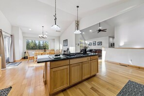 المنشأة من الداخل