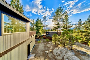 المنطقة المحيطة بالمنشأة