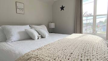 3 makuuhuonetta, silitysrauta/-lauta, Wi-Fi, vuodevaatteet