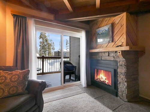 Peaks & Peace - Spacious Condo in Silverthorne with jacuzzi and fitness room