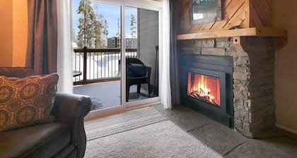 Peaks & Peace - Spacious Condo in Silverthorne with jacuzzi and fitness room