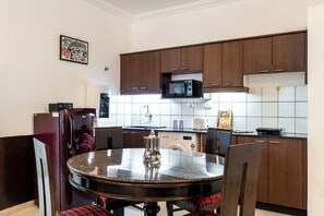 Luxury Apartment, 2 Bedrooms, Patio, Pool View | Dining room