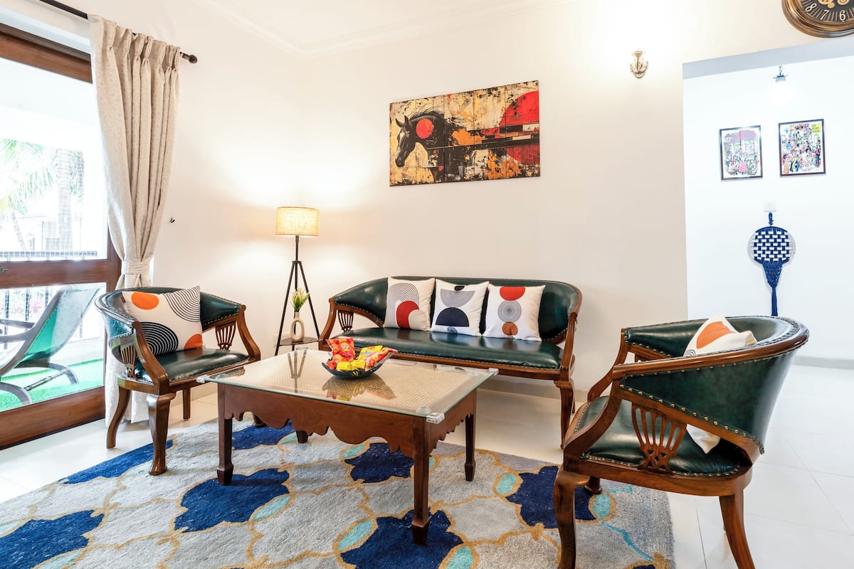 Appartement Luxe, 2 chambres, patio, vue piscine | Coin séjour