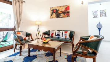 Luxury Apartment, 2 Bedrooms, Patio, Pool View | Living area