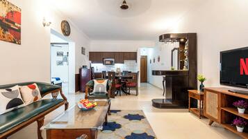 Luxury Apartment, 2 Bedrooms, Patio, Pool View | Living area