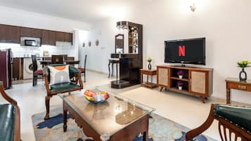 Luxury Apartment, 2 Bedrooms, Patio, Pool View | Living area