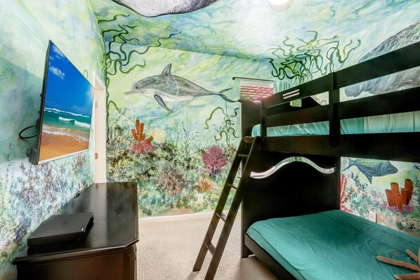5 bedrooms, iron/ironing board, WiFi, bed sheets