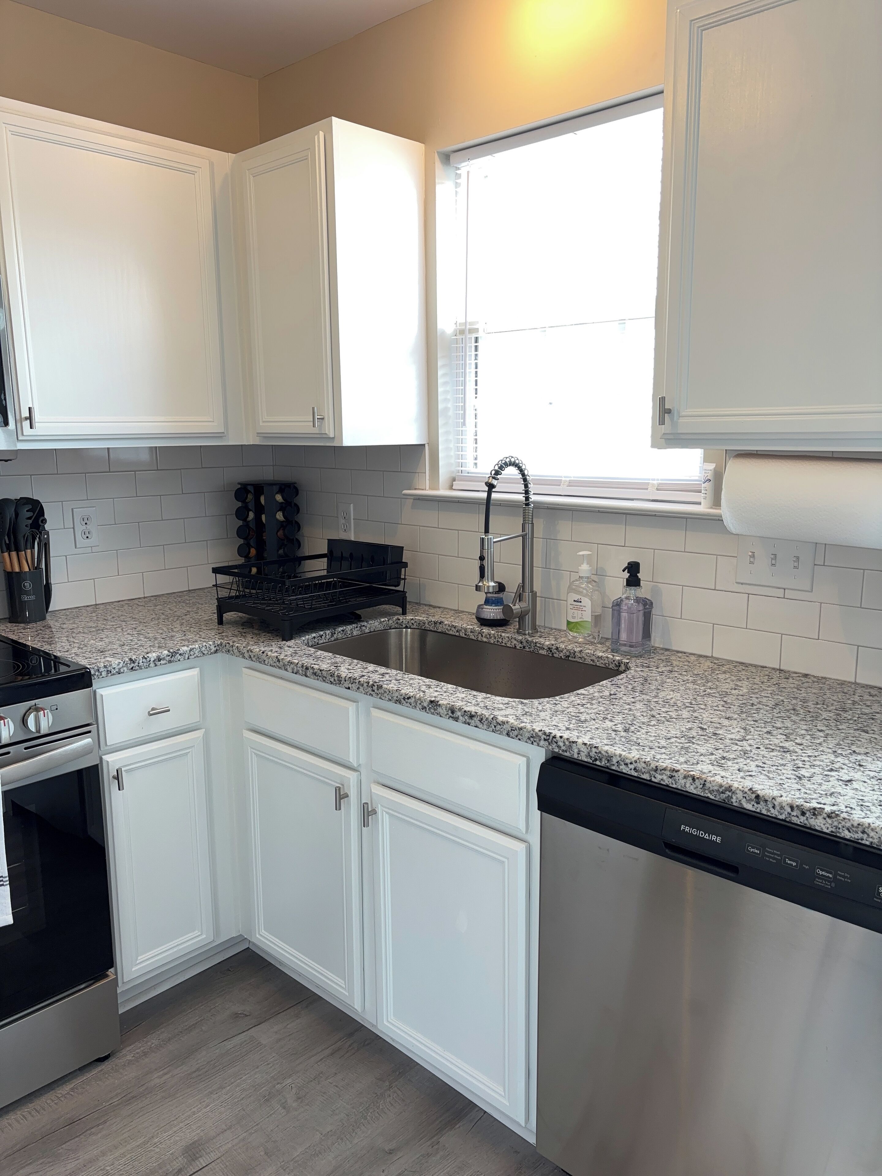 雪櫃、微波爐、焗爐、爐具