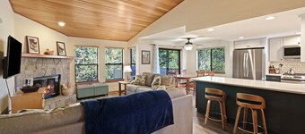 Fairway Village 25 - SHARC + Condo Pool, Hot Tub, Near Golf Course, A/C