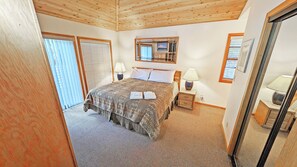 3 bedrooms, iron/ironing board, free WiFi, bed sheets - Coyote 7 - Cozy, Private Hot Tub, Gas Fireplace (Sunriver)