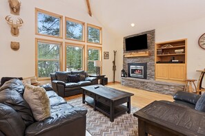 Living area - Cultus 15 - Beautiful, SHARC, Pool Table, A/C, Gas Fireplace (Sunriver)