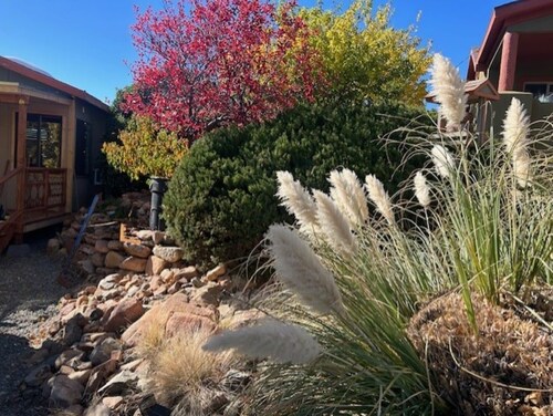 Peaceful mountain retreat-Private bedroom; King bed, bathroom located in my home