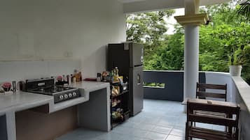 大冰箱、微波炉、烤箱、炉灶