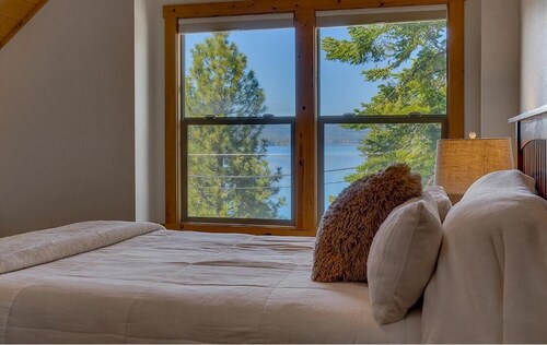 McKinney Lakeview Lodge in Tahoma