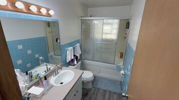 Whirlpool, Haartrockner, Bidet, Handtücher