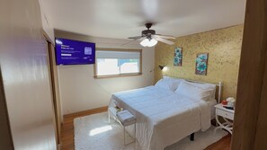 3 bedrooms, desk, iron/ironing board, free WiFi