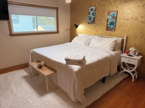 3 bedrooms, desk, iron/ironing board, free WiFi