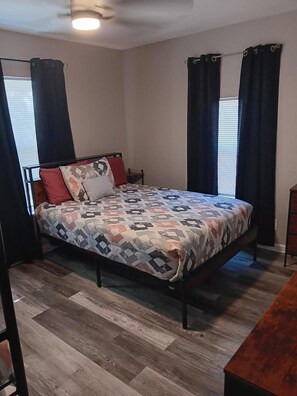 3 dormitorios, tabla de planchar con plancha, wifi y ropa de cama
