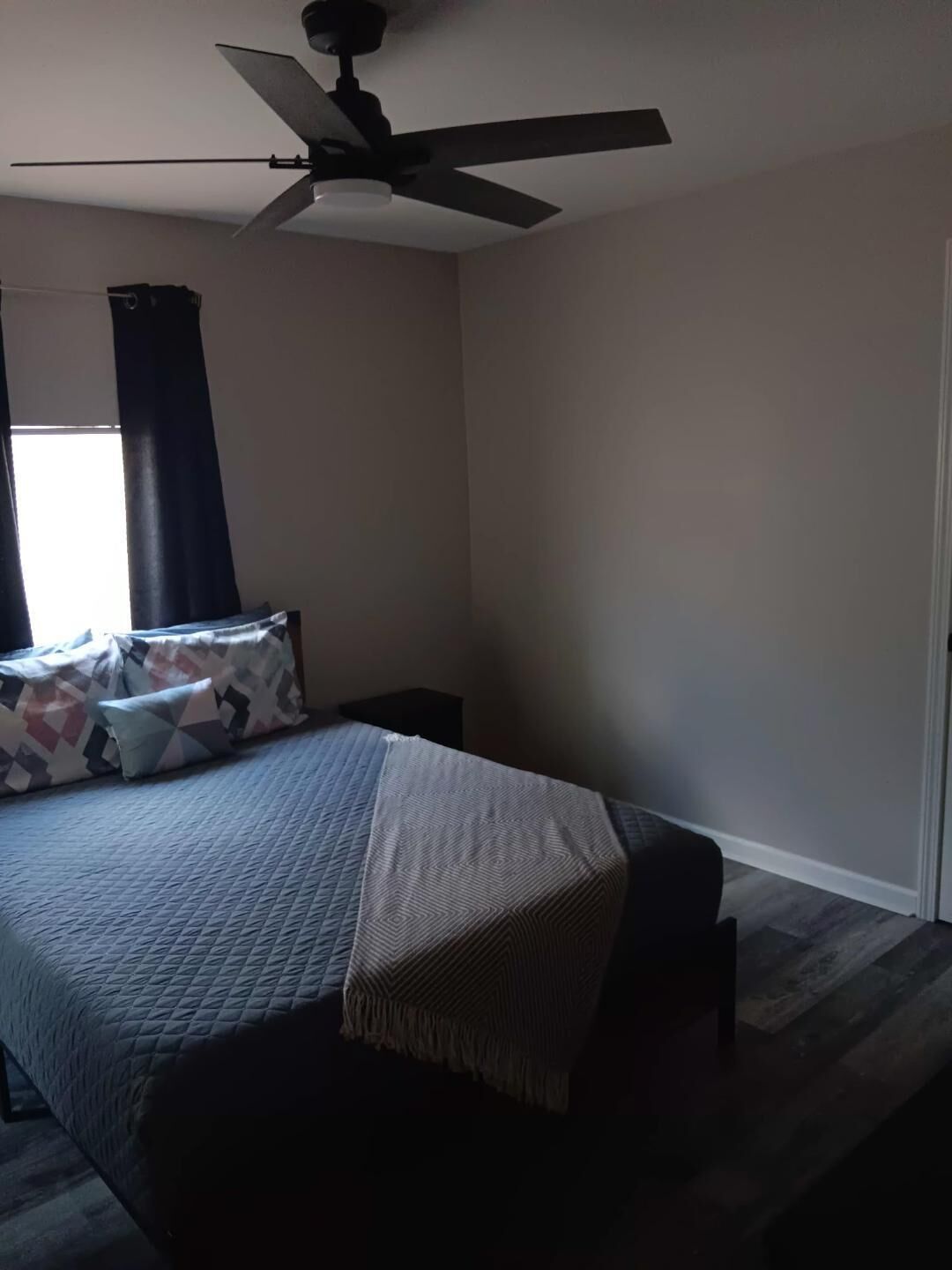 3 多间卧室、熨斗/熨衣板、WiFi、床单