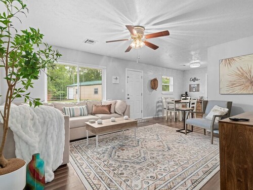 Cute and Cozy Cottage