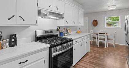 Cute and Cozy Cottage