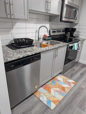Microwave, oven, stovetop, dishwasher - Modern 2 Bedroom Queen beds | Cozy, Private, Near Shops & Attractions (Calgary)